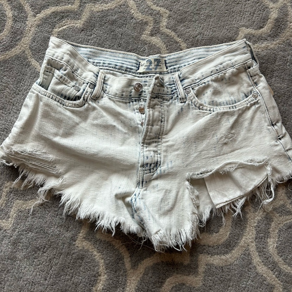 We The Free Frayed Hem Jean Shorts - Light Blue